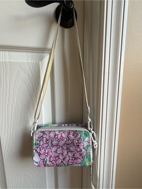 Vera Bradley RFID Wallet Crossbody - Hydrangeas Pattern
